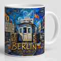 Checkpoint Charlie Meisterwerk Tasse, Motiv-Seite mit Signatur